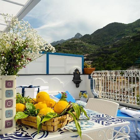 Grecale - Amazing Apartment With Patio And Sea View Майори Экстерьер фото
